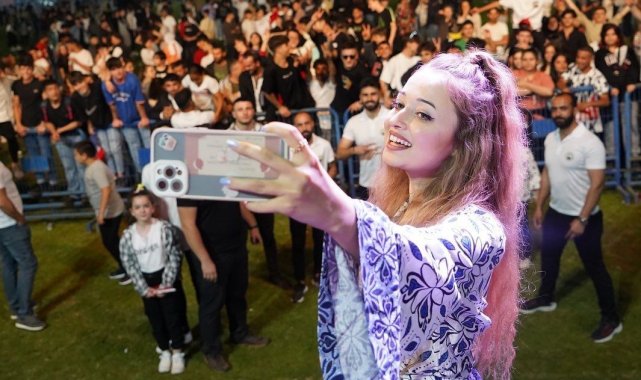 Pınar Süer Kestel'de sahne aldı