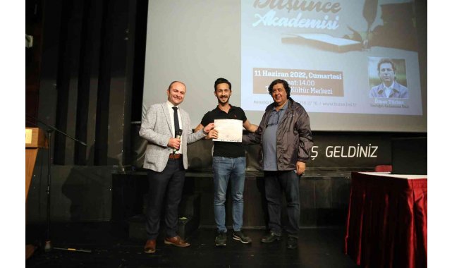 Akademilerde 'Katılım Belgesi' sevinci