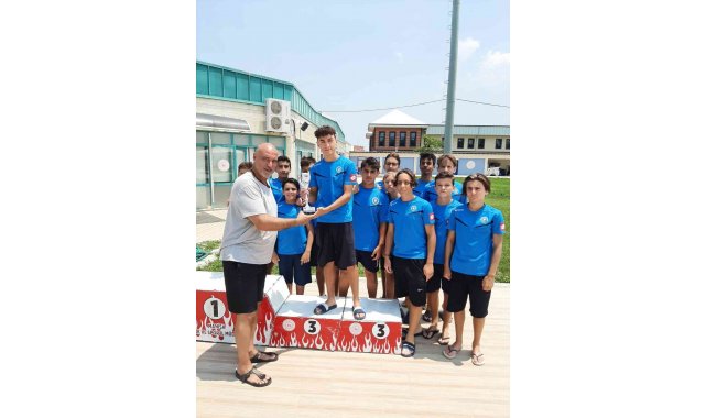 Bursa Büyükşehir Belediyespor U15 Sutopu Takımı ligi üçüncü bitirdi