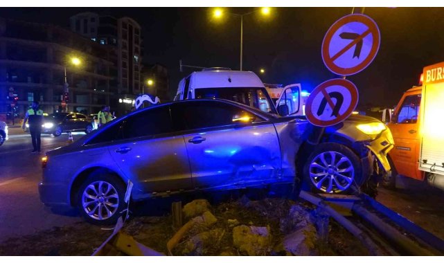 Bursa'da işçi servisi ile otomobil kafa kafaya çarpıştı: 6 yaralı