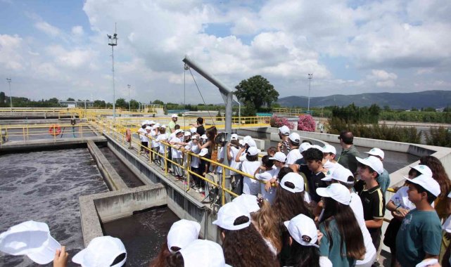 Bursa'da öğrenciler, yeşil çevre için kolları sıvadı