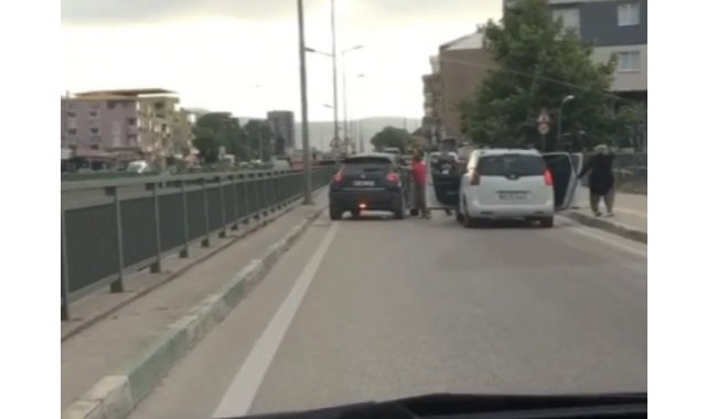 Bursa'da yol verme kavgasında ortalık meydan muharebesine döndü - Bursa Haberleri