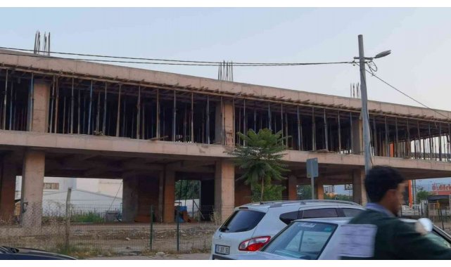 İnşaatın ikinci katından düşen işçi yaralandı