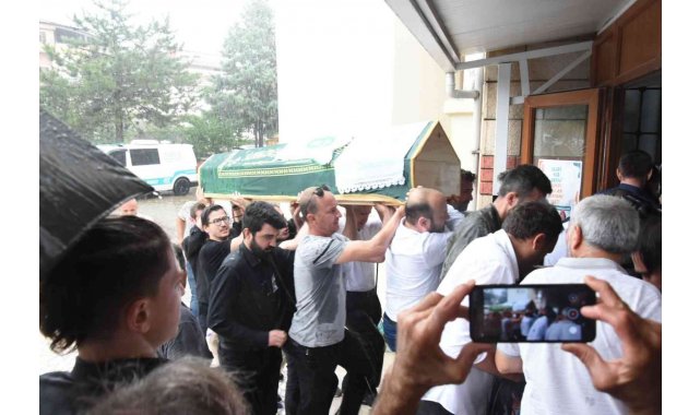 İtalya'daki helikopter kazasında hayatını kaybeden Arif Cez son yolculuğuna uğurlandı