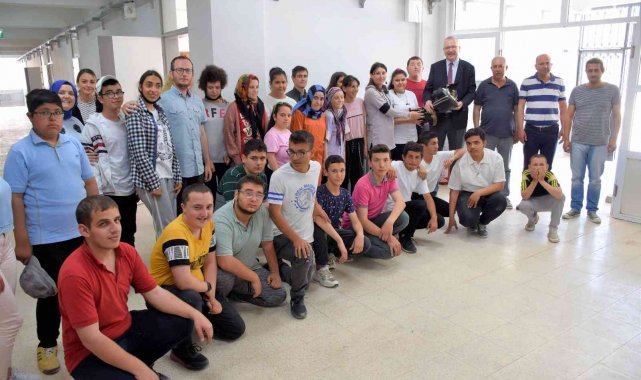 Karacabey'de eğitime destekler sürüyor