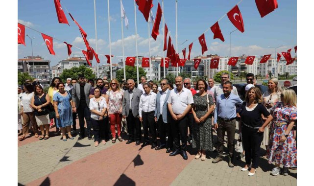 Mudanya Belediyesi yüzme havuzu yenilenen yüzüyle açıldı