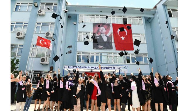 Mustafakemalpaşa MYO'da mezuniyet coşkusu