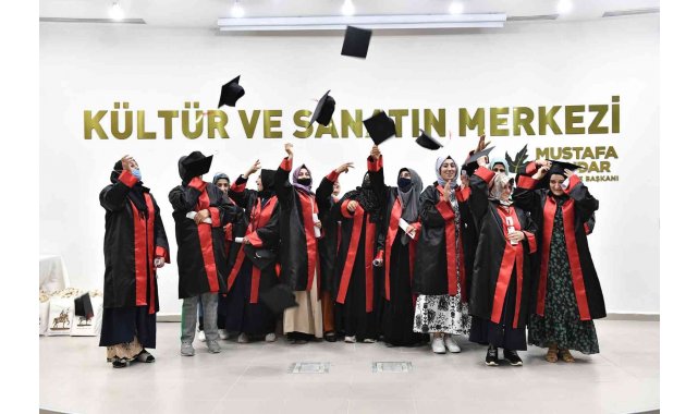 Osmangazi'de yetişkinlerin mezuniyet sevinci
