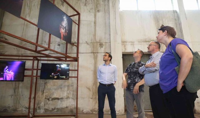 "Yukarı Bak" sergileri ilgiyle izleniyor