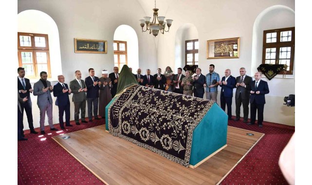 Sultan Murad, Kosova'da kabri başında anıldı