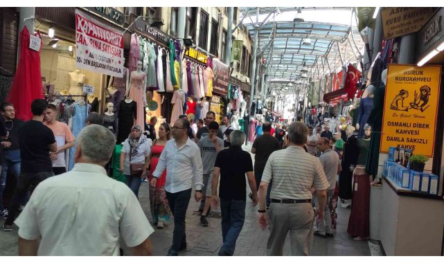 Tarihi çarşıda esnaf bir birine girdi, ortalık savaş alanına döndü