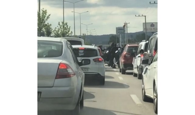 Trafiği kapatan düğün konvoyuna haklı isyan