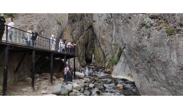 Turistler bu şelaleyi görmeden şehirden ayrılmıyor