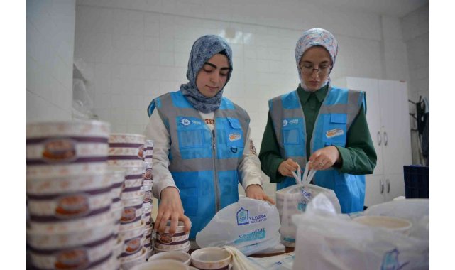 Yıldırım Belediyesi'nden ihtiyaç sahiplerine sıcak yemek