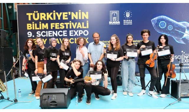 Bursa Anadolu Lisesi sosyal, sanatsal ve sportif faaliyetlerle ön plana çıkıyor
