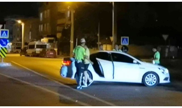 Bursa'da hareketli gece, 16 yaşındaki sürücü, havaya ateş açarak durduruldu, o anlar kamerada