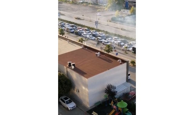 Bursa'da meşalelerle yol kesen asker konvoyu ambulansın geçişine izin vermedi