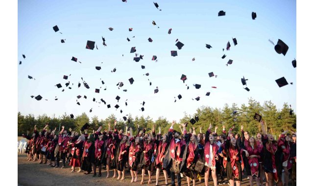Bursa'da veterinerlerden coşkulu mezuniyet