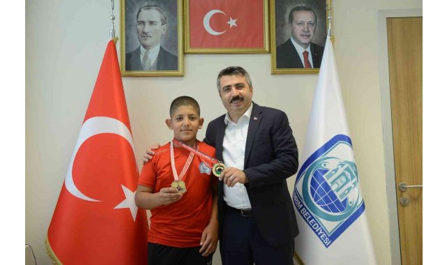 Güreş müsabakalarında 'Yıldırım' fırtınası
