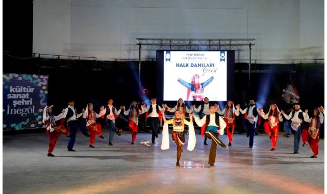 İnegöl Belediyesi Halk Dansları Topluluğundan muhteşem gösteri
