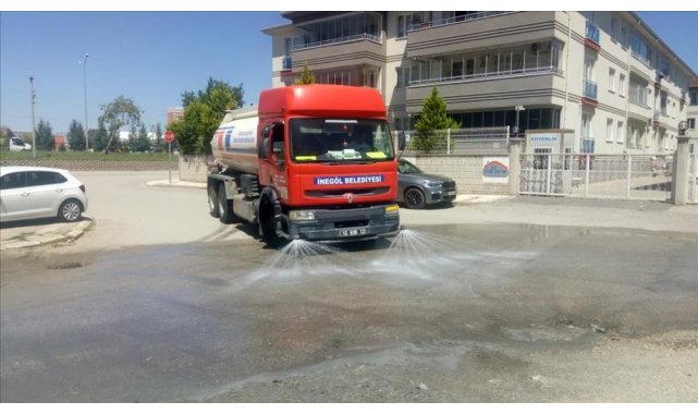 İnegöl'de cadde ve sokaklar temizleniyor