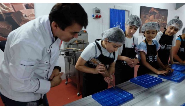 Küçük çikolata şefleriyle 'en tatlı atölye'