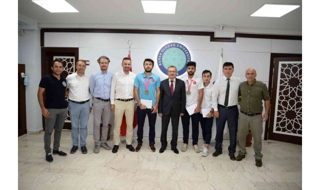 Rektör Kılavuz BUÜ'lü sporcuları ağırladı