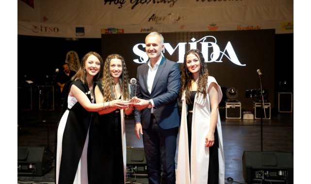 Samida İnegöllü hayranlarıyla buluştu