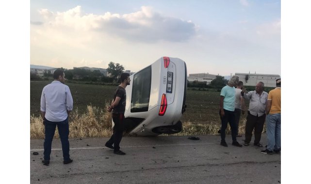Yoldan çıkan otomobilin havalanıp takla attığı anlar kamerada