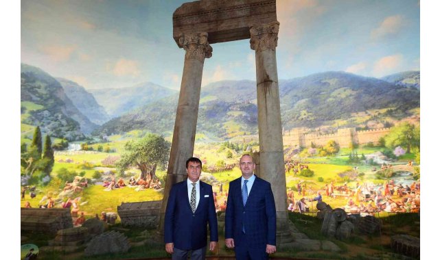 AK Parti Genel Başkan Yardımcısı Dr. İleri, Fetih Müzesi'ne hayran kaldı