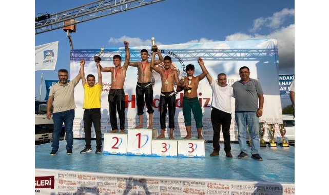Bursa Büyükşehir Belediyesporlu güreşçilerden 2 organizasyonda 9 madalya
