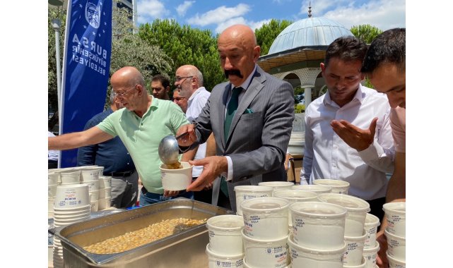 Bursa Büyükşehir'den 10 bin kişiye aşure ikramı