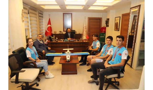 Bursa İl Milli Eğitim Müdürü Feza Takımını ağırladı