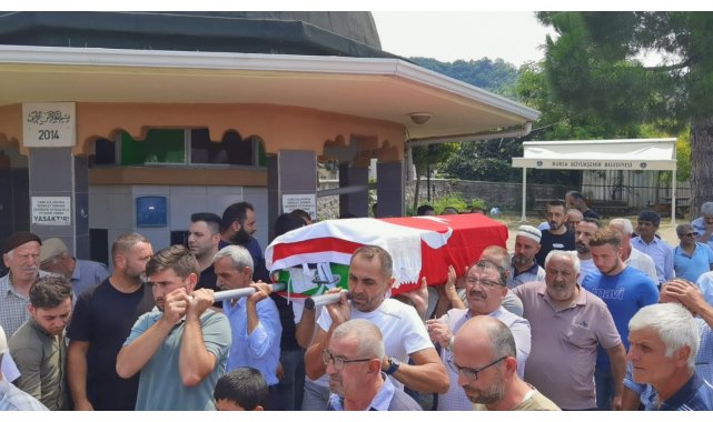 Kazada ölen 3 kişi gözyaşlarıyla defnedildi