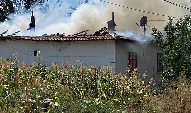 Tek katlı ev alevlere teslim oldu