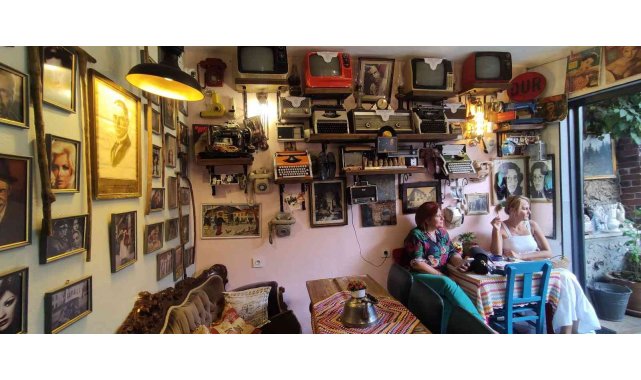 Bu kafeye gelenler 40 yıl öncesine yolculuk yapıyor