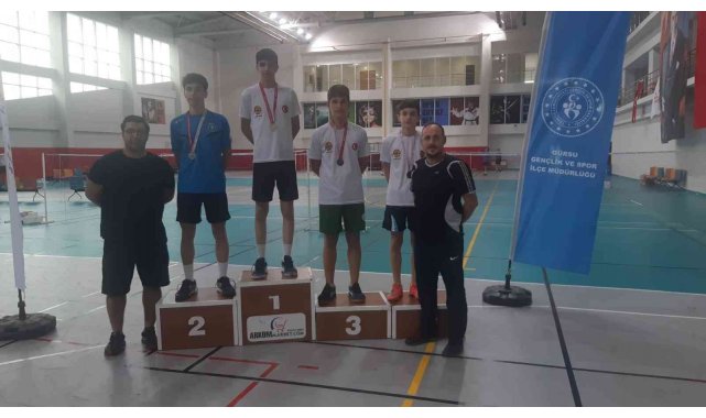 Bursa Büyükşehir Belediyesporlu badmintonculardan 13 madalya