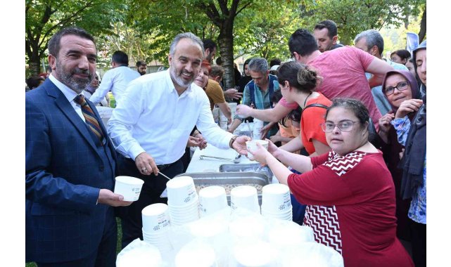 Bursa'da çölyak hastalarına glütensiz aşure