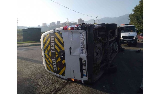 Bursa'da işçi servisi ile otomobil çarpıştı: 4 yaralı