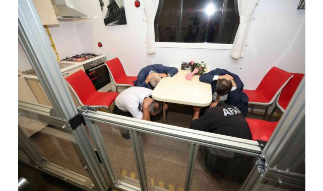 Deprem simülasyonunda 6.5 büyüklüğünde depremi yaşadılar