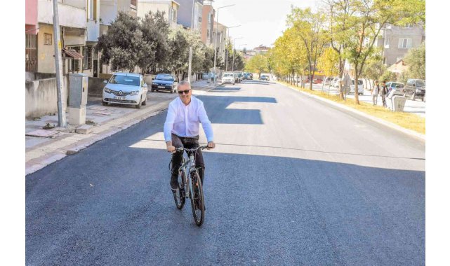 Karacabey'de asfaltlama işlemleri sürüyor