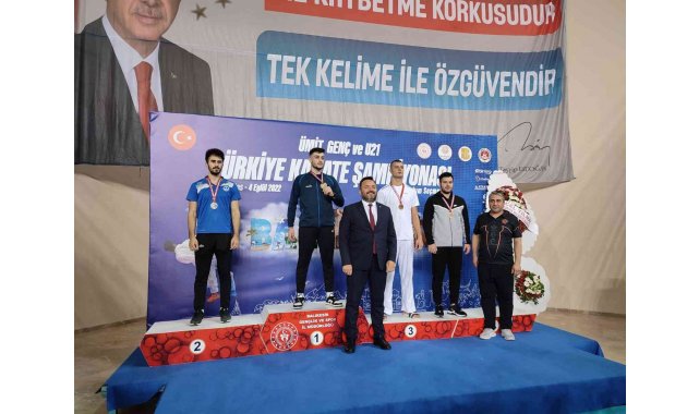 Ümit Genç ve U21 Türkiye Karate Şampiyonası'nda Bursa Büyükşehir Belediyesporlu karatecilerden 5 madalya
