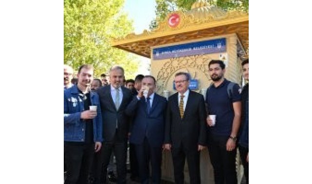 Bakan Bozdağ, mezun olduğu üniversitede çorbayı çeşmeden içti