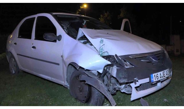 Bursa'da kontrolden çıkan araç bariyerlere çarptı