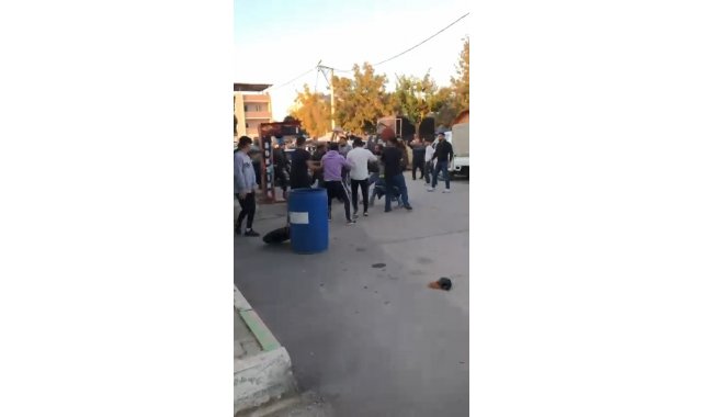 Bursa'da pazar esnafı birbirine girdi, ortalık savaş alanına döndü