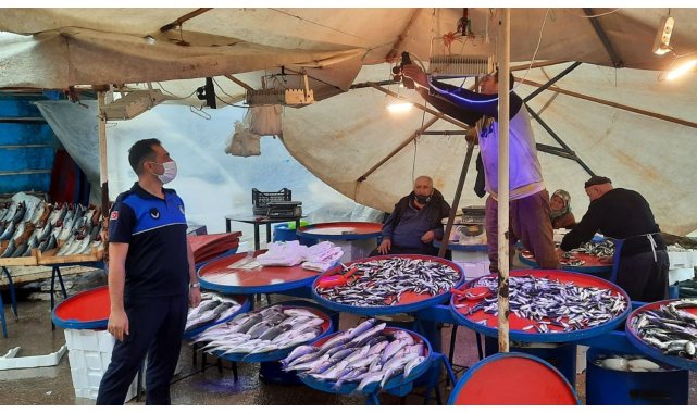 Bursa'da zabıtadan pazarcılara hileli ışık cezası