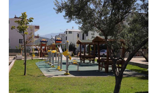 Gemlik'te yeni parklarda ahşap dönemi