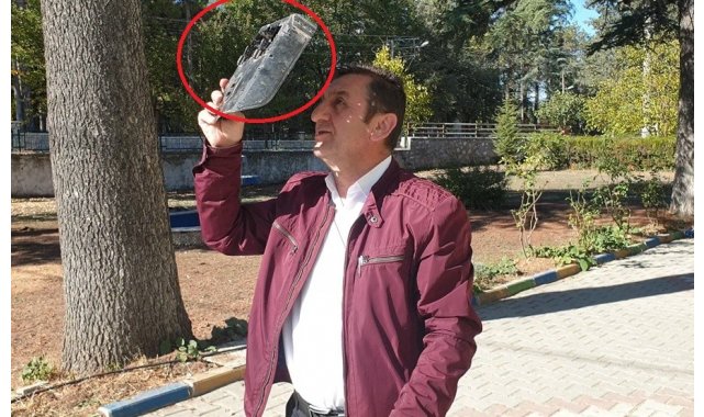Güneş tutulmasını kaynak gözlüğü ile izledi
