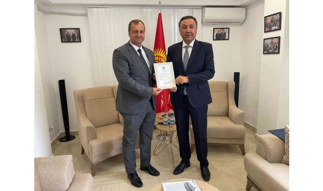 Kırgız Cumhuriyeti'nden Başkan Usta'ya teşekkür belgesi