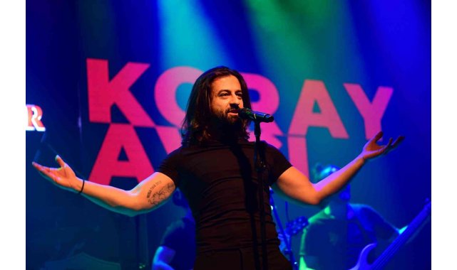 Koray Avcı Bursa'da unutulmaz konser verdi